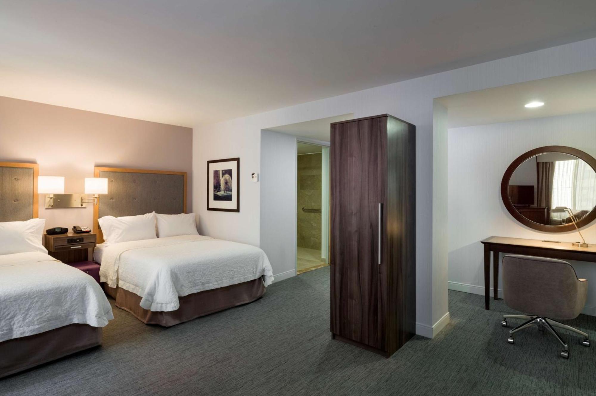 Hampton Inn Manhattan - Times Square South New York Dış mekan fotoğraf
